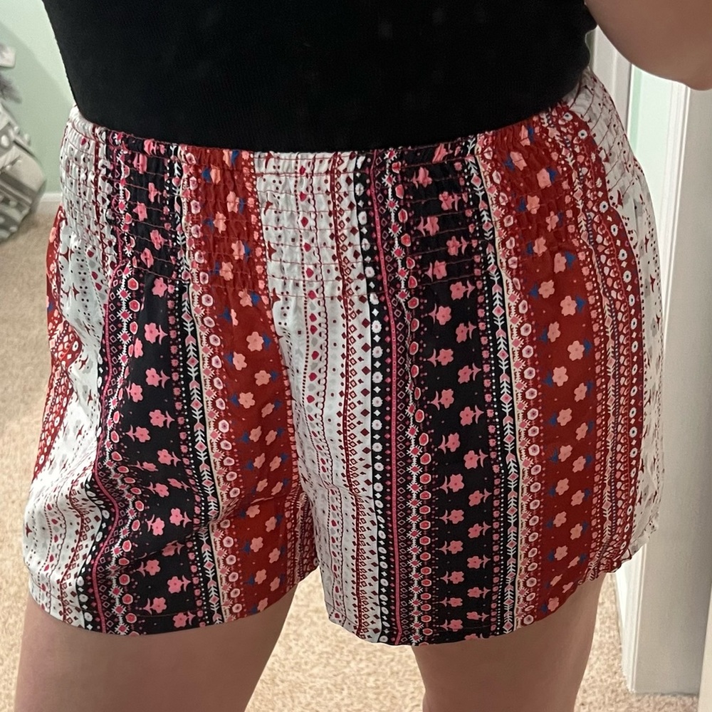 Patterned Print Shorts - Picture 2 of 4